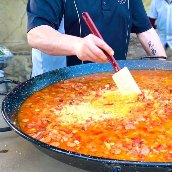 paella cooking